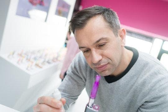 E-Zigarette Risiken beim Passivrauchen für Kinder und warum E-Zigaretten kritisch betrachtet werden sollten