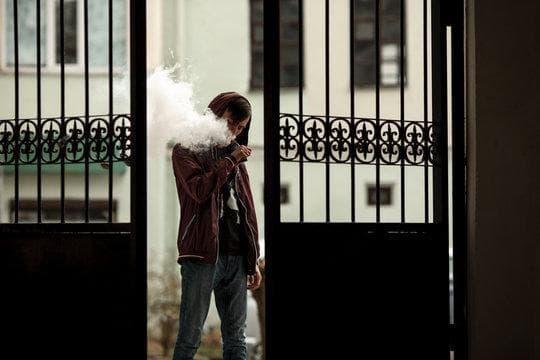 12000 Züge Vapes Praxistest und e-shisha test Vergleich zu Geschmack, Akku und Haltbarkeit