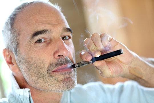Eldobható e-Cigi kaufen – Vergleich und Ratgeber zum e zigaretten einsteiger set